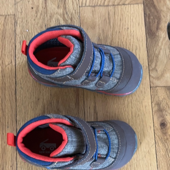 See Kai Run Toddler Hiking Boots size 8 - Picture 3 of 6